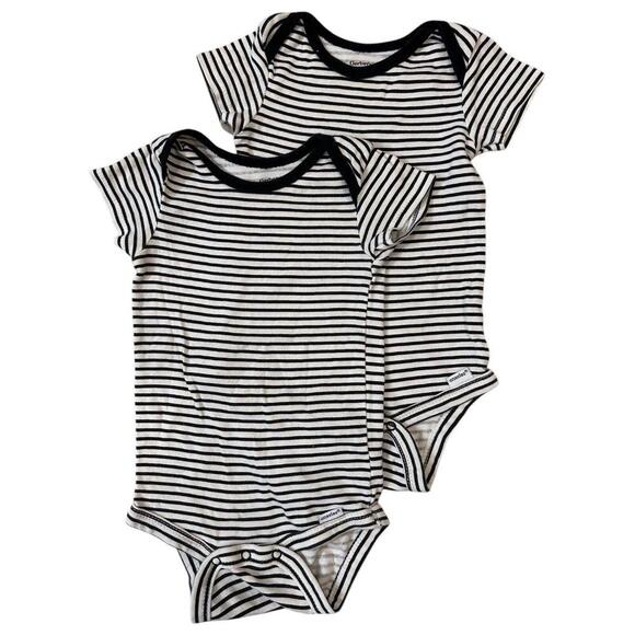 2 PACK GERBER BABY BOYS ONESIES STRIPED BLACK / WHITE COTTON SIZE 12 MONTHS - Picture 1 of 2